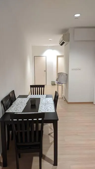 118: Cosy 2-Bedroom Condo With Seaview George Town 0*,
